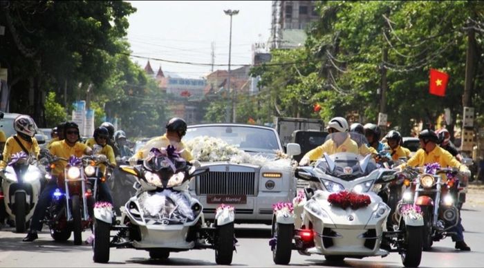 Vào khoảng năm 2015 tại Nghệ An cũng xuất hiện một đám cưới siêu khủng khác cũng làm nhiều người trầm trồ. Ảnh: Dân trí