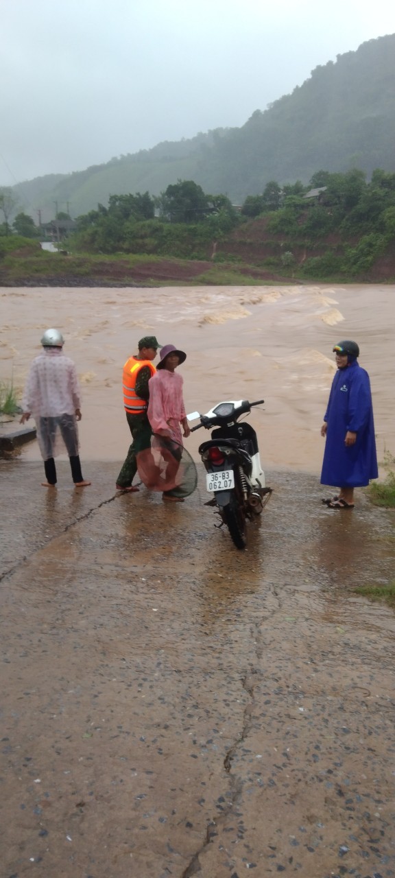 Sự kiện - Chùm ảnh: Mực nước sông, suối ở Quảng Trị dâng cao, nguy cơ chia cắt nhiều vùng (Hình 11).