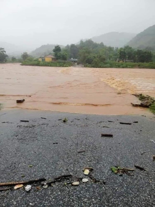Mưa bão cuốn trôi cầu sắt, hơn 330 hộ dân ở Quảng Trị bị cô lập hoàn toàn ảnh 5