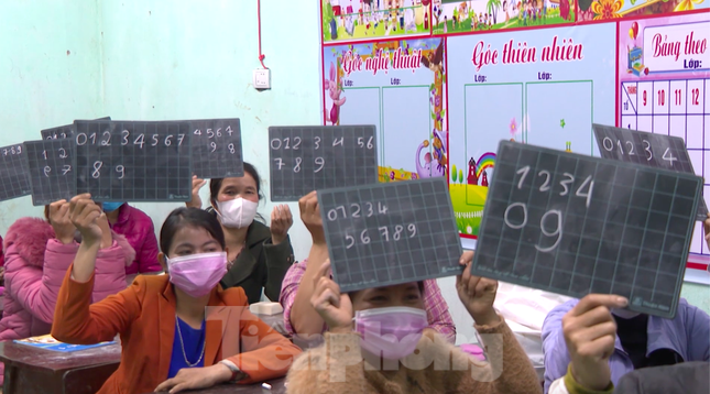 Lớp học đặc biệt cho các cô dâu người Lào bên dòng Sê Pôn ảnh 3