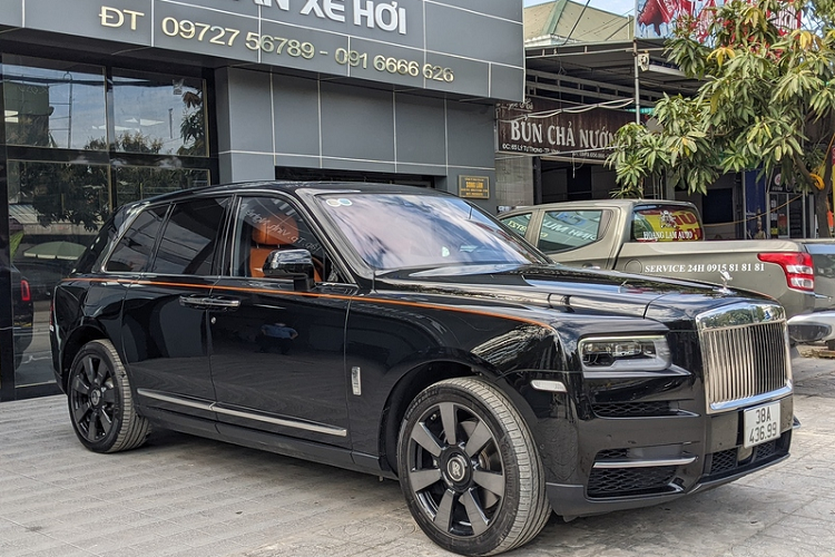 Đây là một trong những chiếc Rolls-Royce Cullinan tại Việt Nam