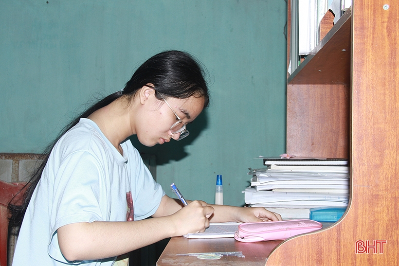 Cô học trò nghèo và nghị lực vươn lên, là thành viên đội tuyển thi HSG quốc gia của Hà Tĩnh