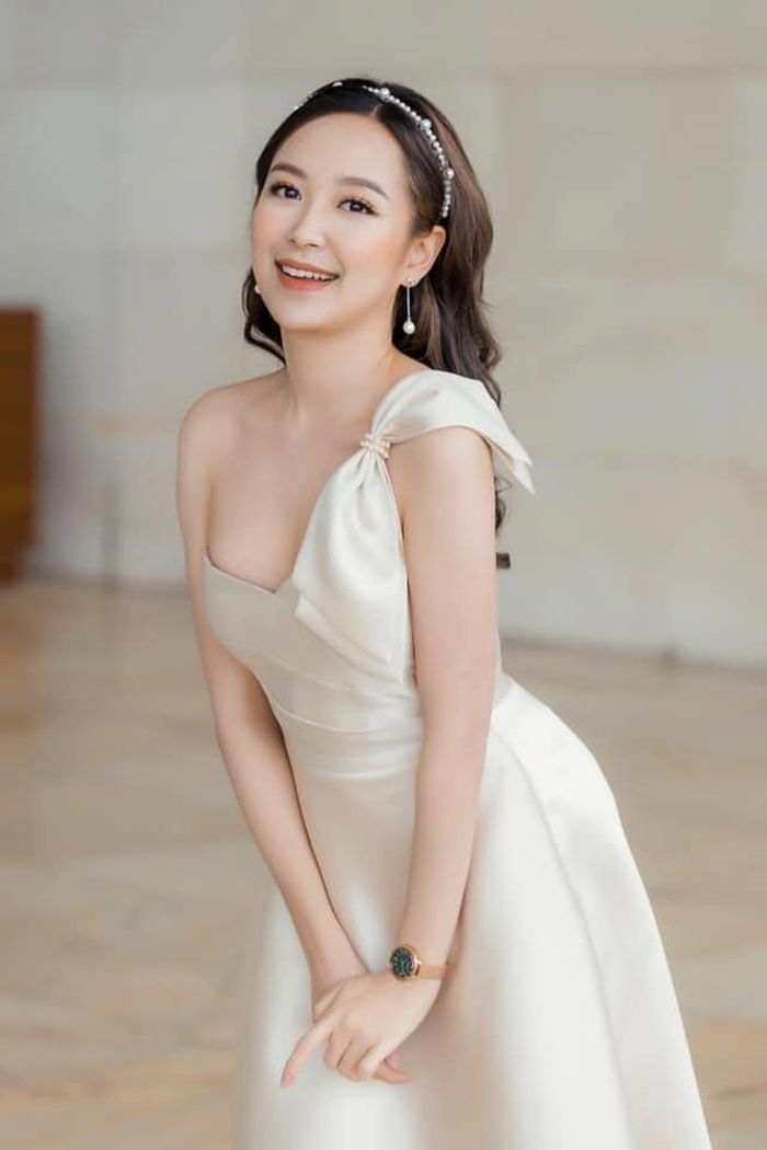 Ngoài đóng phim, diễn viên Kim Oanh quay quảng cáo, làm mẫu thời trang.