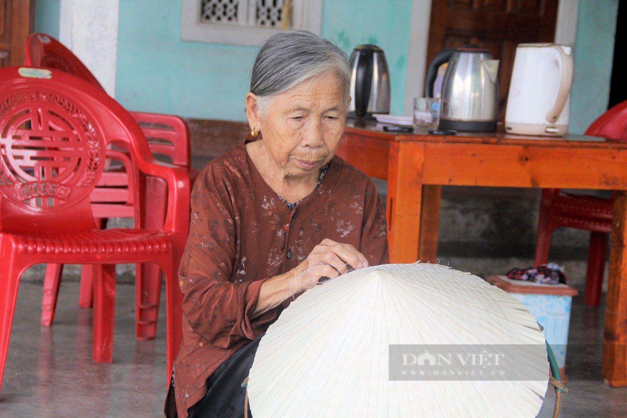 Hà Tĩnh: Làng nghề nón lá Đan Du gần một thế kỷ, nơi giữ hồn quê đất Việt - Ảnh 6.