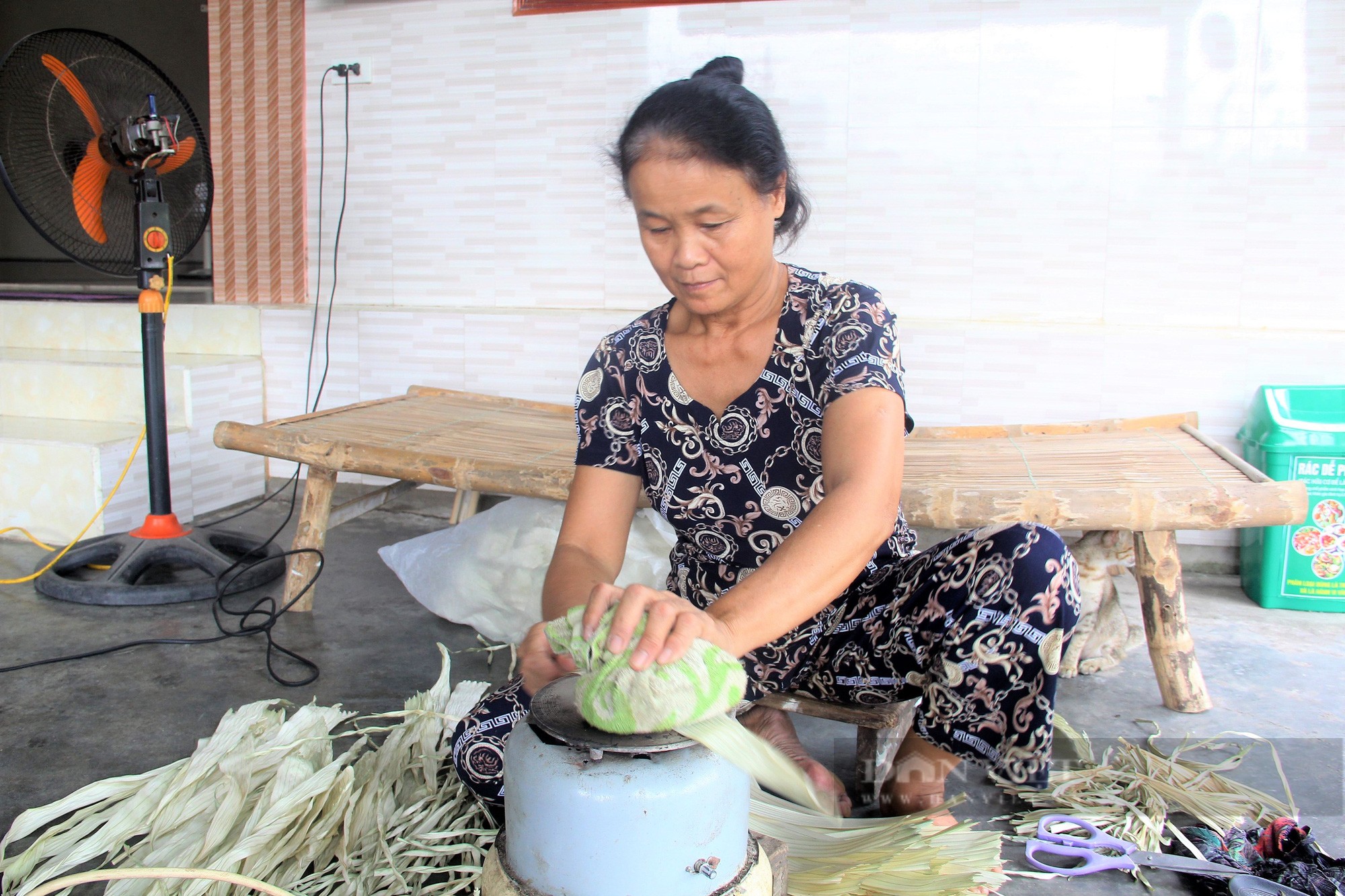 Hà Tĩnh: Làng nghề nón lá Đan Du gần một thế kỷ, nơi giữ hồn quê đất Việt - Ảnh 4.