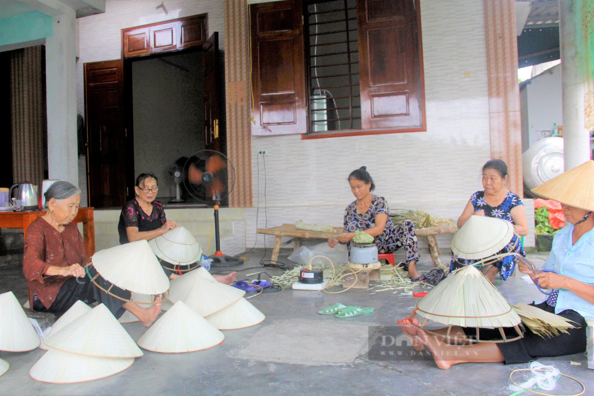 Hà Tĩnh: Làng nghề nón lá Đan Du gần một thế kỷ, nơi giữ hồn quê đất Việt - Ảnh 8.