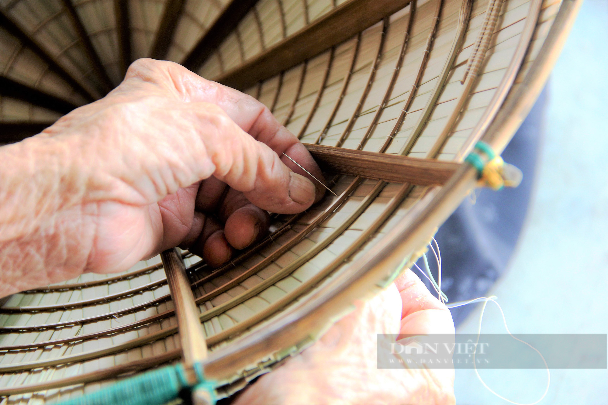 Hà Tĩnh: Làng nghề nón lá Đan Du gần một thế kỷ, nơi giữ hồn quê đất Việt - Ảnh 9.