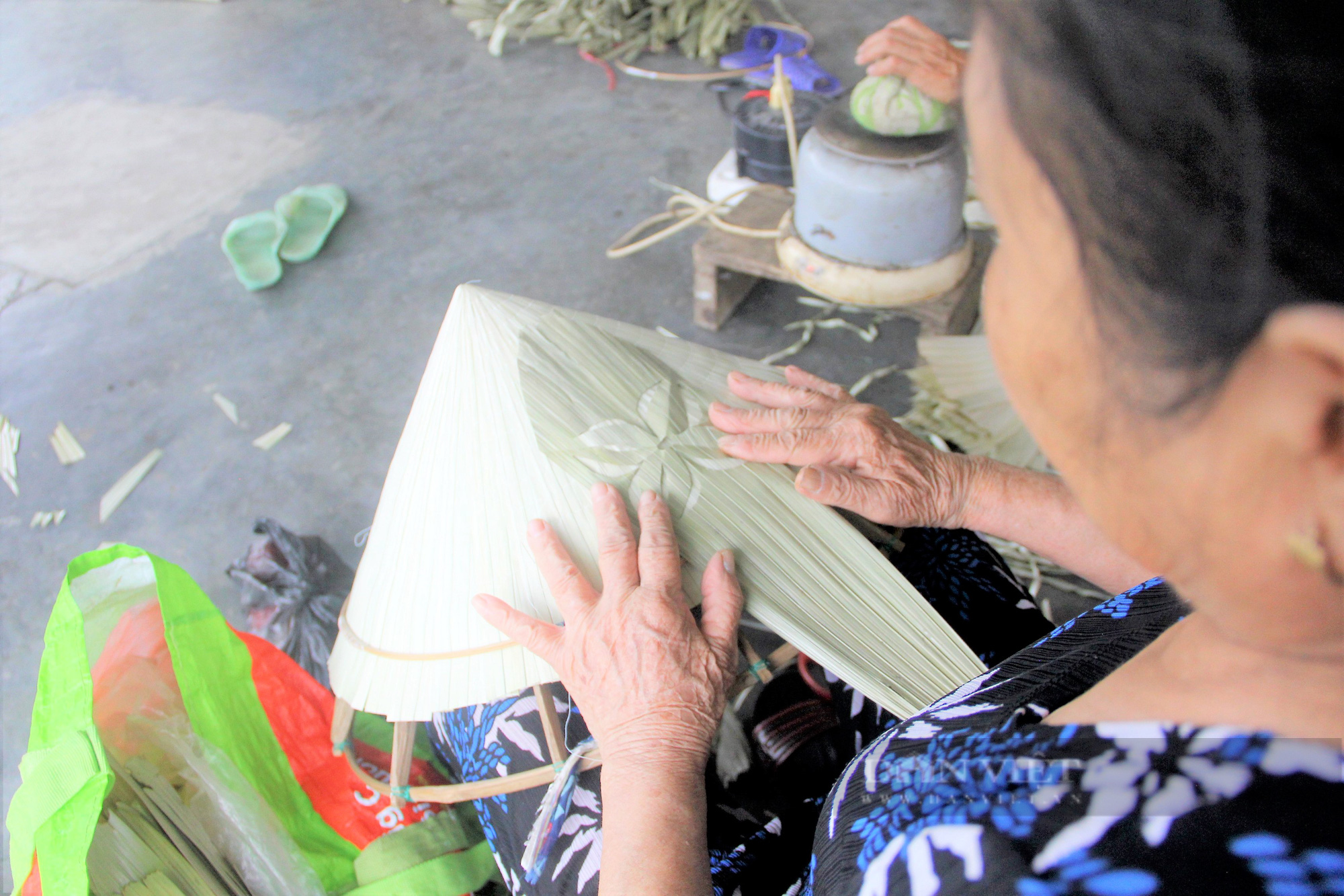 Hà Tĩnh: Làng nghề nón lá Đan Du gần một thế kỷ, nơi giữ hồn quê đất Việt - Ảnh 11.