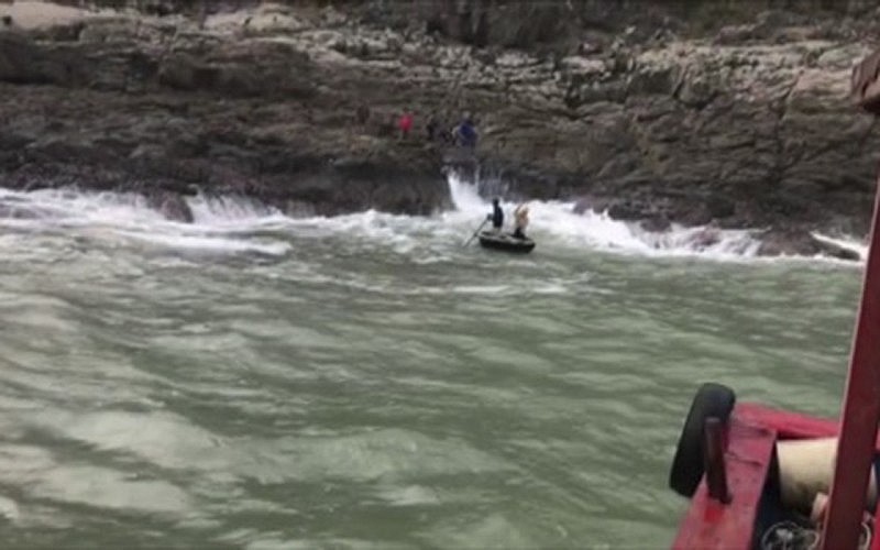 Đã tìm thấy thi thể người phụ nữ mất tích khi lấy rong biển ở Hà Tĩnh