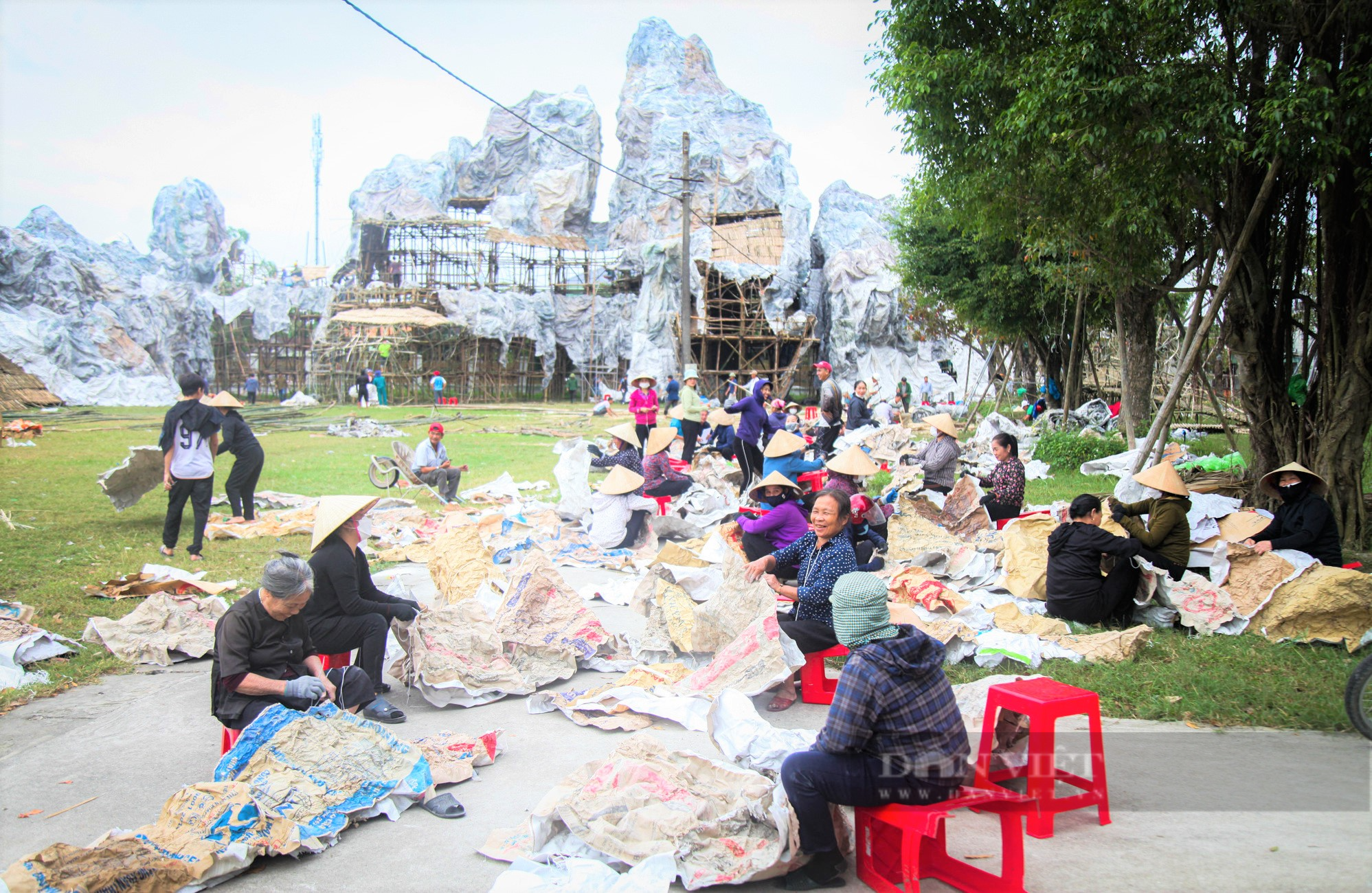 Hang đá Noel “khổng lồ” ở Hà Tĩnh đón Giáng sinh 2023 - Ảnh 4.
