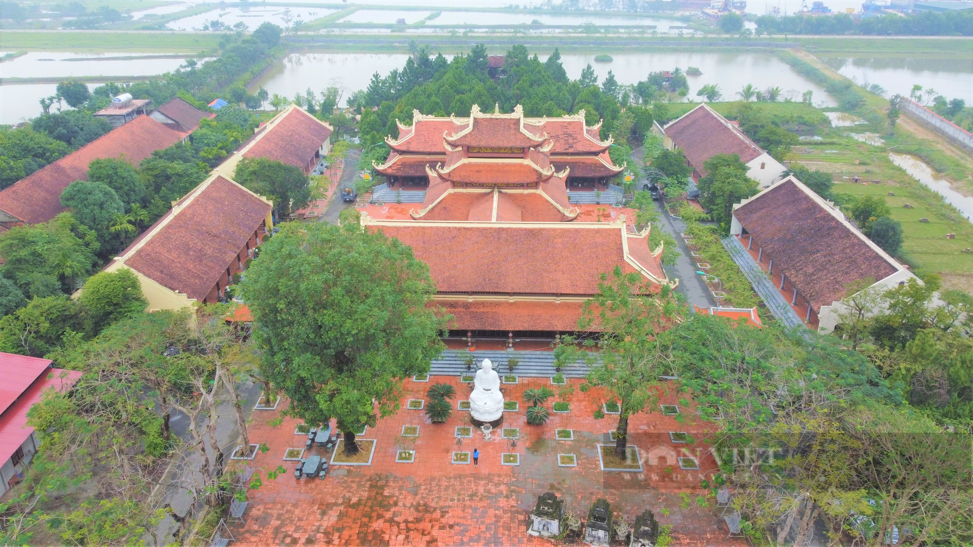 Cận cảnh cổng Tam quan chùa Thành Lương (Hà Tĩnh), được làm bằng gỗ lim &quot;khủng&quot; - Ảnh 6.