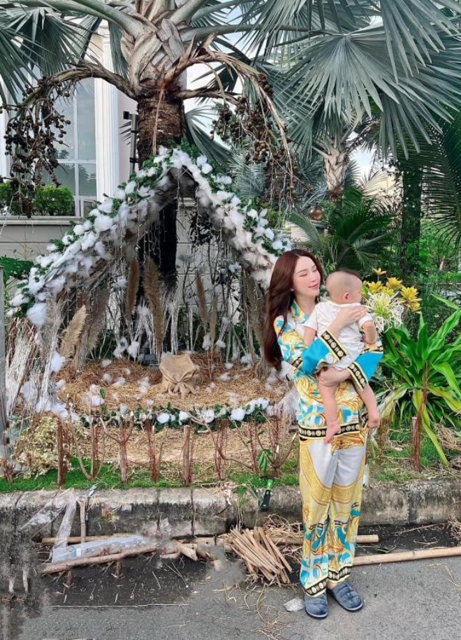 Mỹ nhân Việt hào hứng trang trí Noel sớm: Hà Tăng không bằng vợ đại gia gốc Hà Tĩnh này - Ảnh 1.