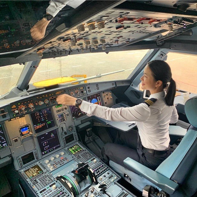 Người đẹp Quảng Trị bỏ 6 tỷ để trở thành nữ diễn viên Việt đầu tiên làm phi công, từng ký hợp đồng hôn nhân - 8