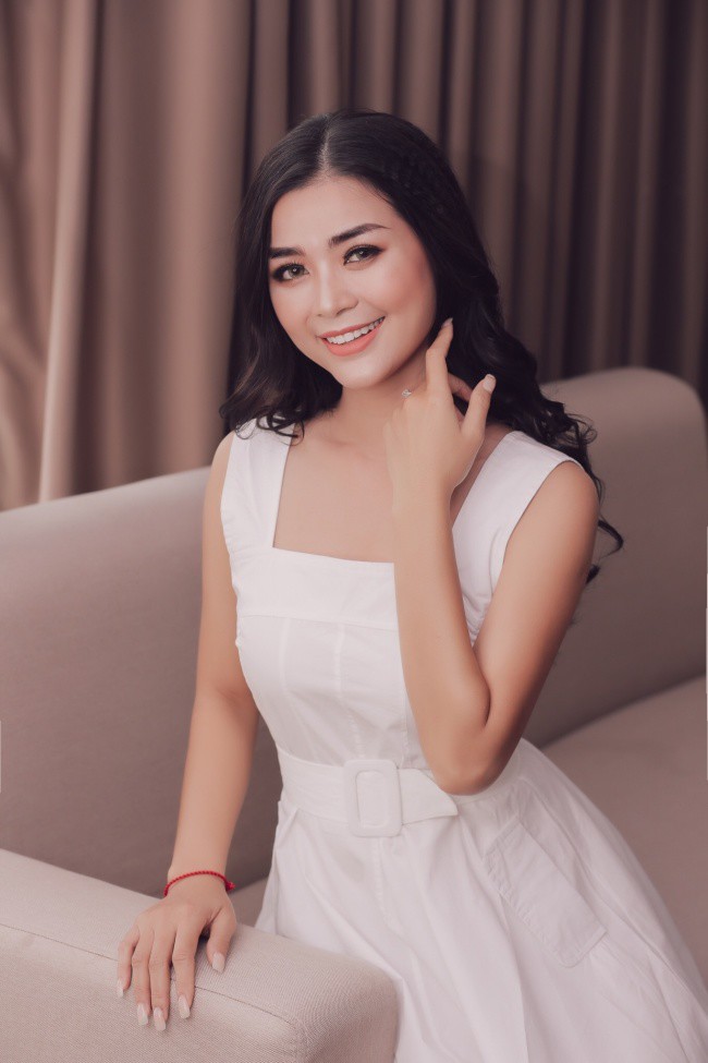 Người đẹp Quảng Trị bỏ 6 tỷ để trở thành nữ diễn viên Việt đầu tiên làm phi công, từng ký hợp đồng hôn nhân - 1