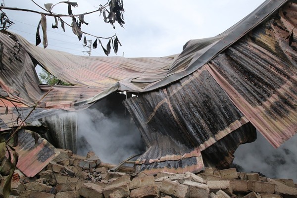 Đại gia phố núi Hà Tĩnh khóc ngất vì kho gỗ hương 17 tỷ cháy thành than - Ảnh 5.