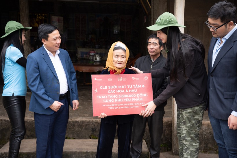 Hoa hậu Thùy Tiên trả nợ ngân hàng giúp một gia đình Hà Tĩnh ảnh 2