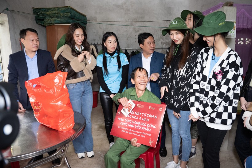 Hoa hậu Thùy Tiên trả nợ ngân hàng giúp một gia đình Hà Tĩnh ảnh 4