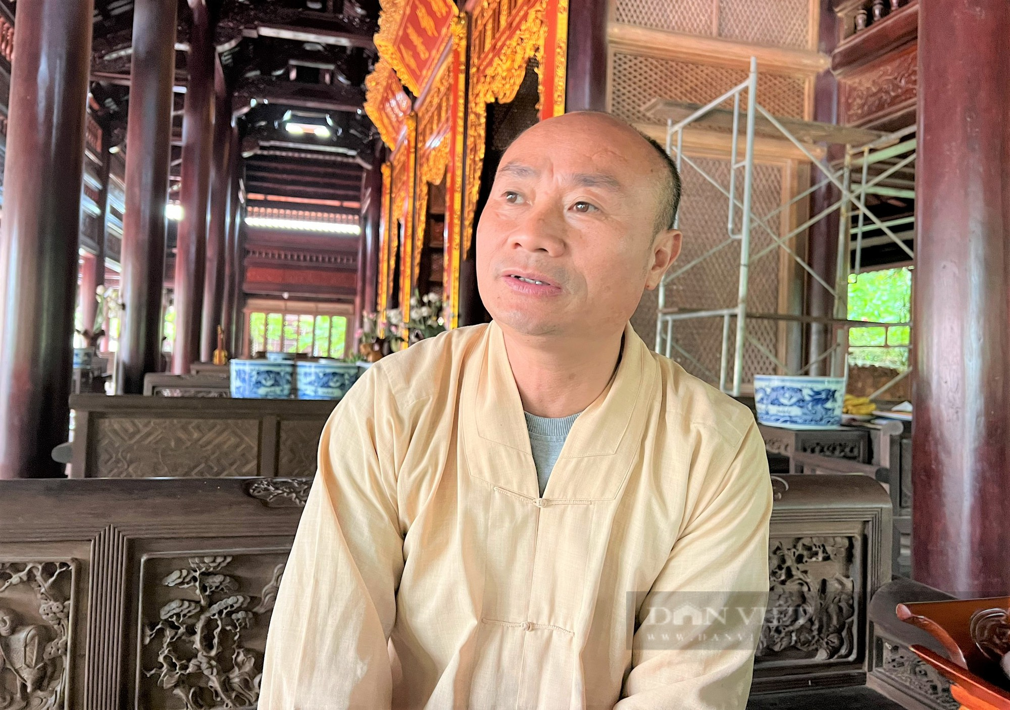 Cận cảnh cổng Tam quan chùa Thành Lương (Hà Tĩnh), được làm bằng gỗ lim &quot;khủng&quot; - Ảnh 4.