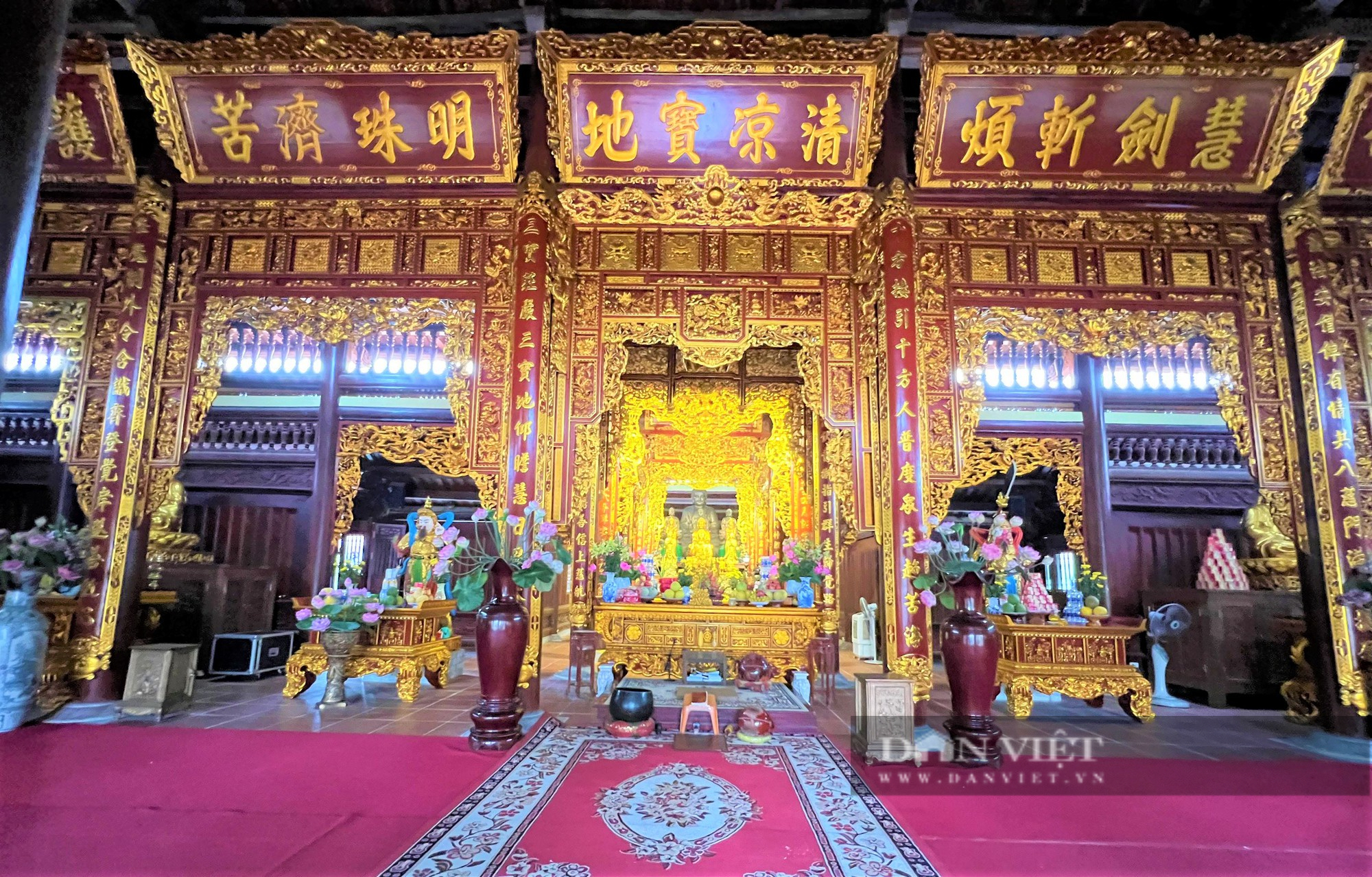 Cận cảnh cổng Tam quan chùa Thành Lương (Hà Tĩnh), được làm bằng gỗ lim &quot;khủng&quot; - Ảnh 12.
