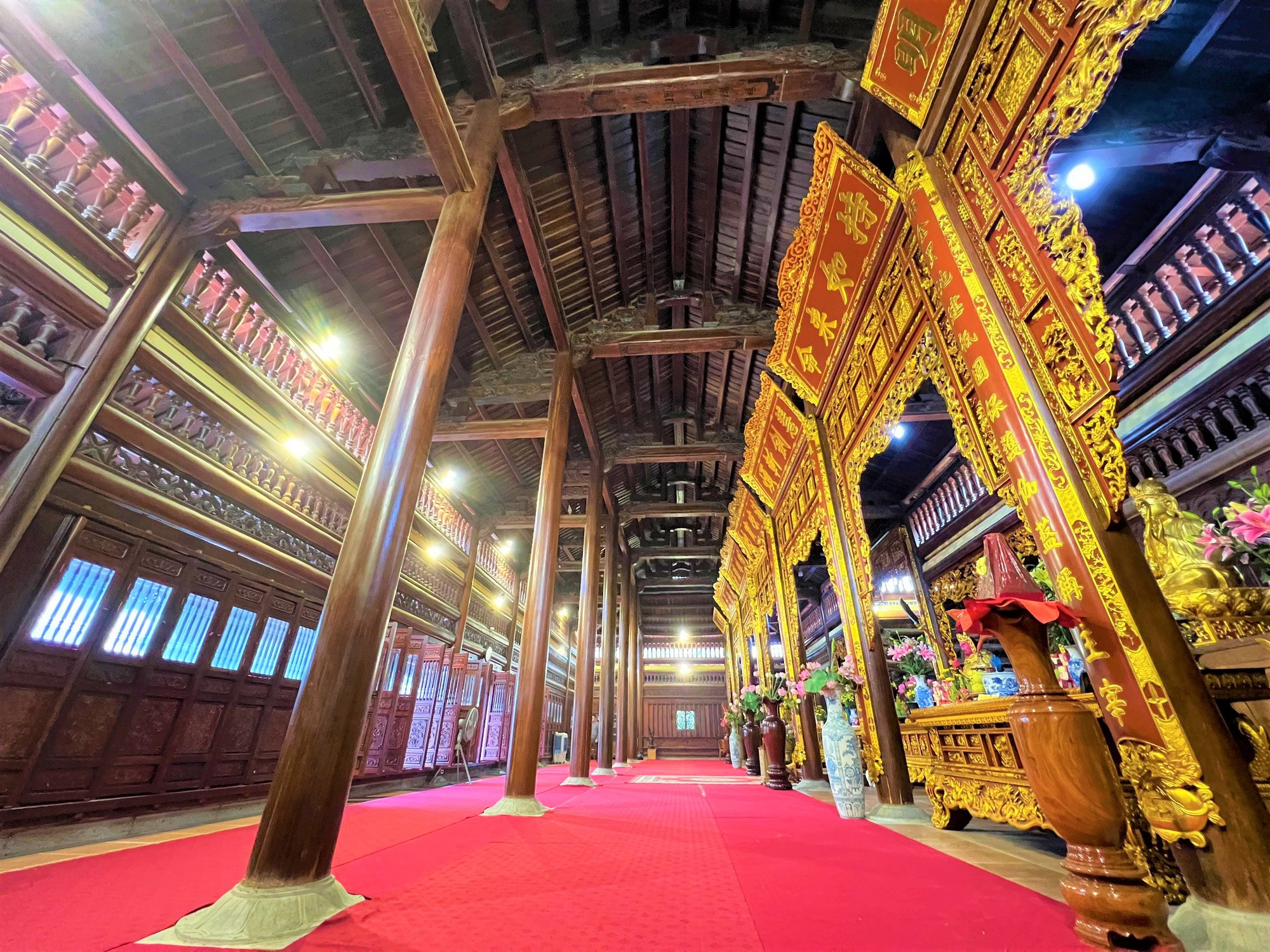 Cận cảnh cổng Tam quan chùa Thành Lương (Hà Tĩnh), được làm bằng gỗ lim &quot;khủng&quot; - Ảnh 13.