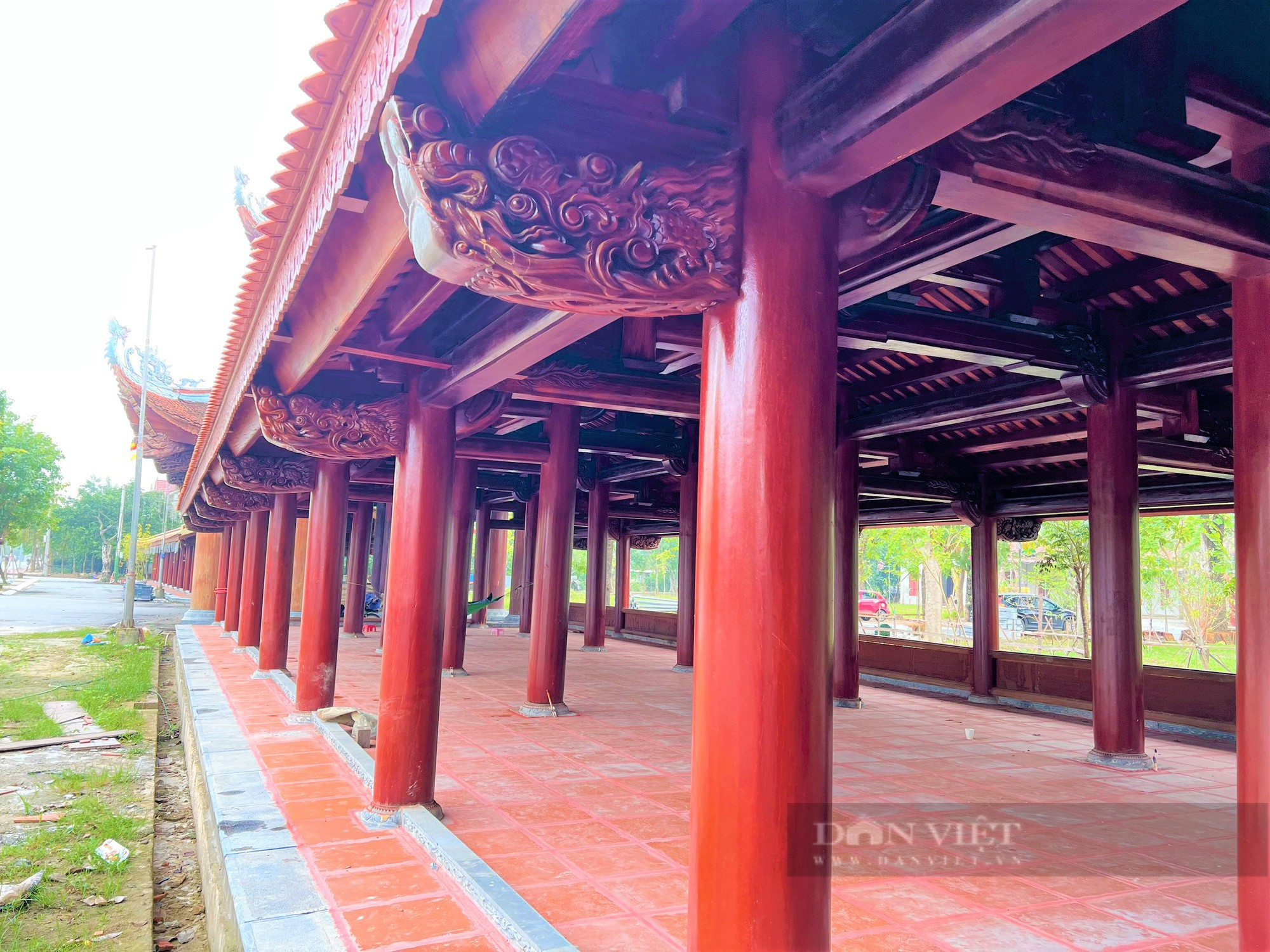 Cận cảnh cổng Tam quan chùa Thành Lương (Hà Tĩnh), được làm bằng gỗ lim &quot;khủng&quot; - Ảnh 8.