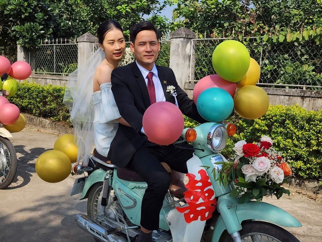 Đám cưới rước dâu bằng hàng chục xe Cub ở Hà Tĩnh 'gây sốt' ảnh 2