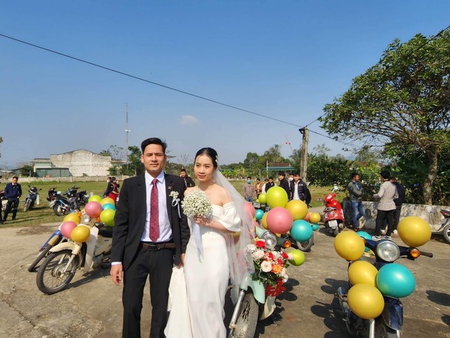 Đám cưới rước dâu bằng hàng chục xe Cub ở Hà Tĩnh 'gây sốt' ảnh 6