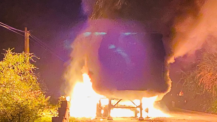 Xe Container cháy dữ dội trên quốc lộ ảnh 1
