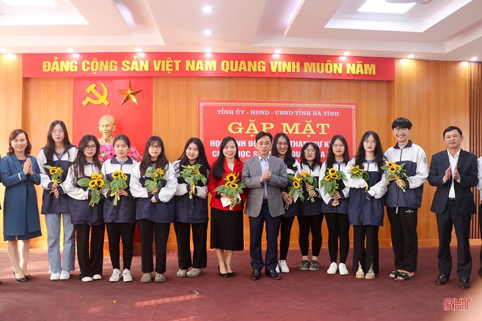 Hà Tĩnh có 2 thí sinh đạt điểm thủ khoa toàn quốc trong kỳ thi HSG quốc gia ảnh 2